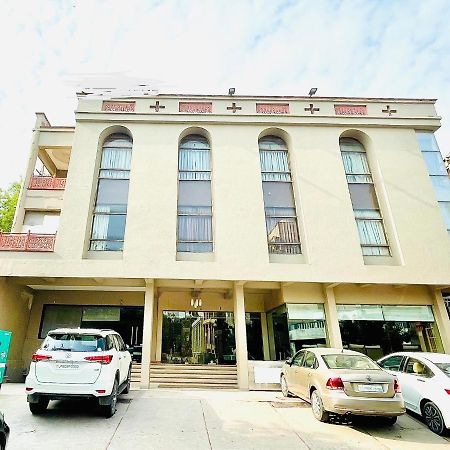 Hotel Bhoomivilas Агра Экстерьер фото