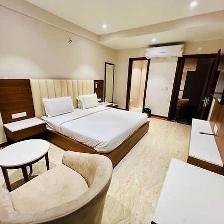 Hotel Bhoomivilas Агра Экстерьер фото