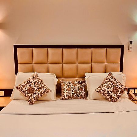 Hotel Bhoomivilas Агра Экстерьер фото