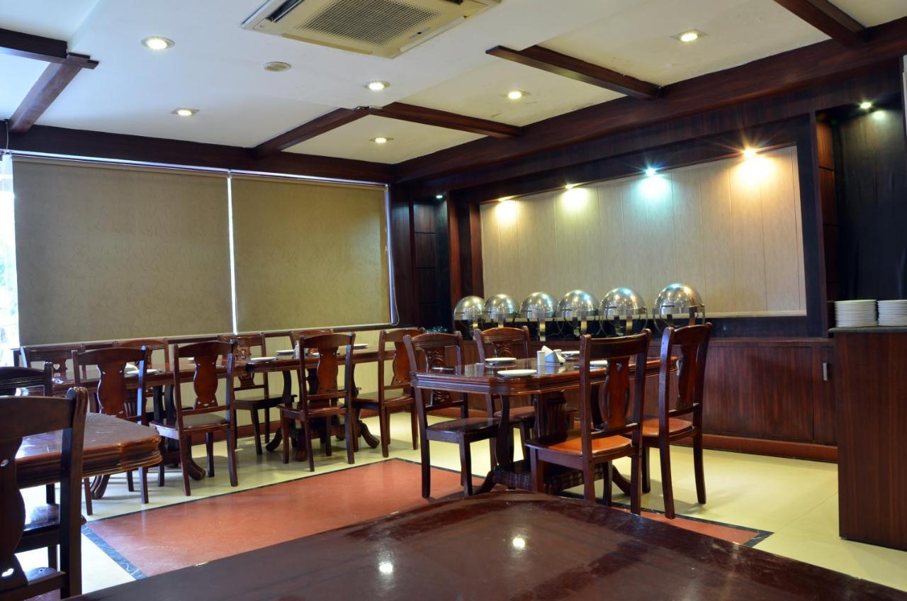 Hotel Bhoomivilas Агра Экстерьер фото
