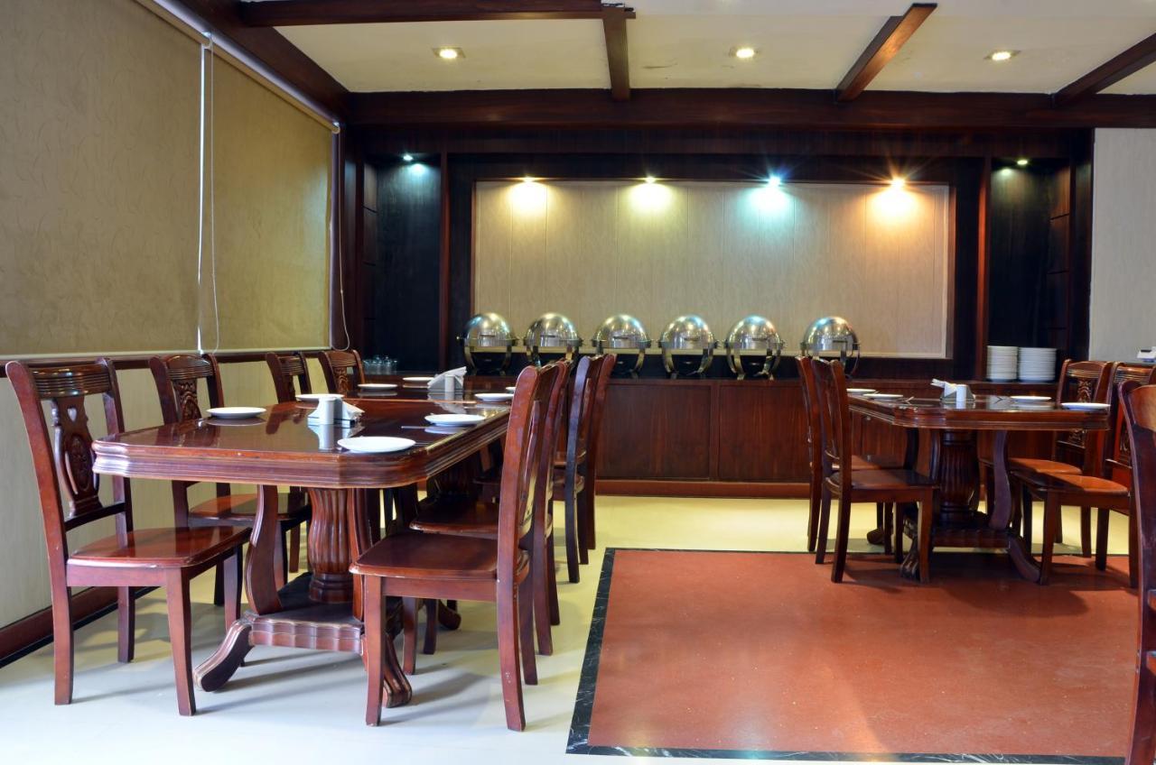 Hotel Bhoomivilas Агра Экстерьер фото