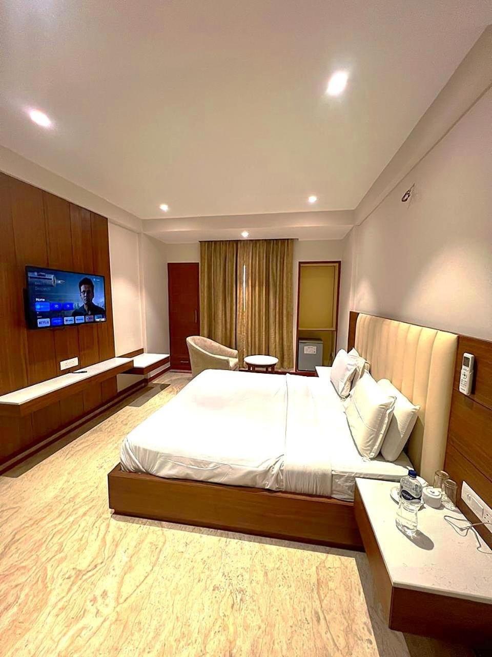 Hotel Bhoomivilas Агра Экстерьер фото