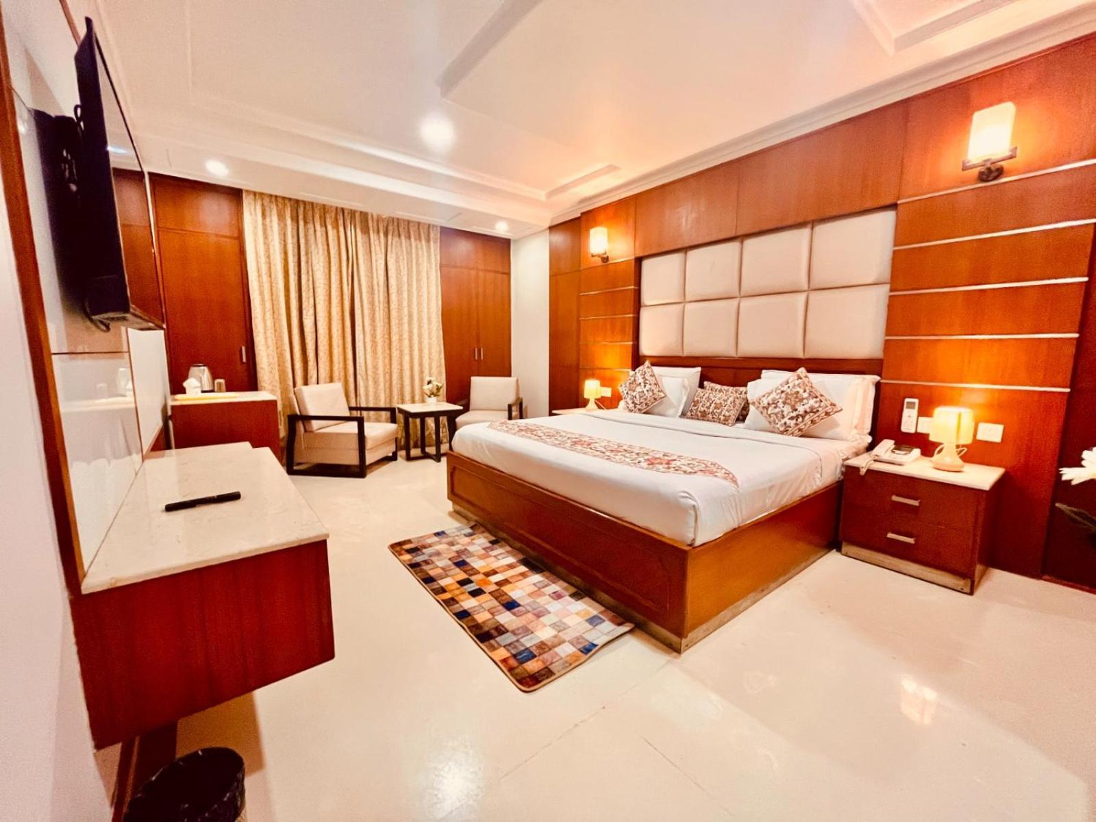 Hotel Bhoomivilas Агра Экстерьер фото