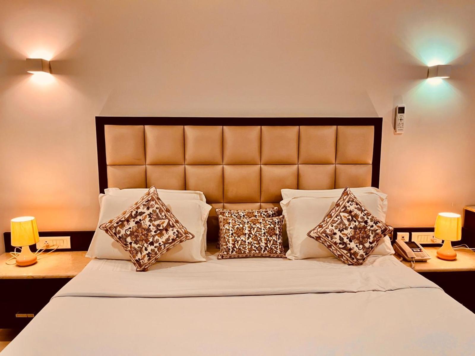 Hotel Bhoomivilas Агра Экстерьер фото